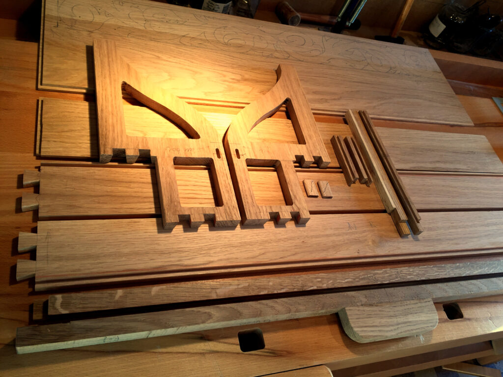 Couvre-clavier à l'établi, avec du chêne et des assemblages à queue d'aronde